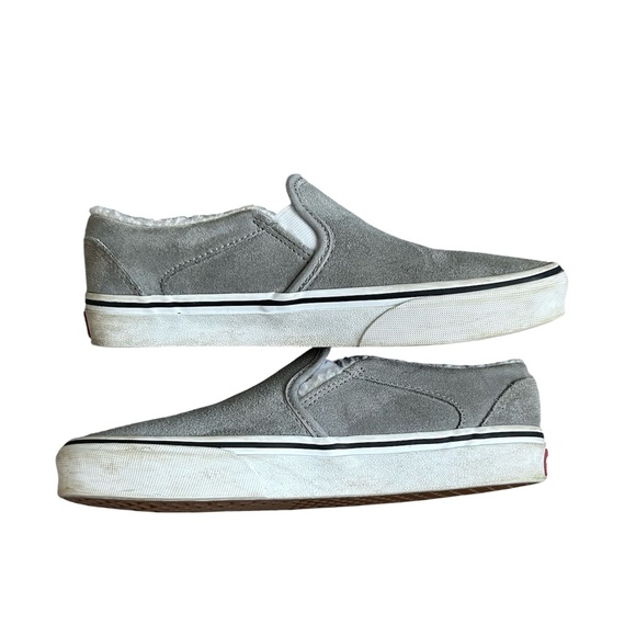 Vans Women’s size 8 Gray Suede Slip on w/sherpa like lining - Picture 4 of 8